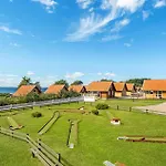 2 Bedroom Beautiful In Holiday home *