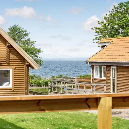 2 Bedroom Beautiful In Prázdninový dům