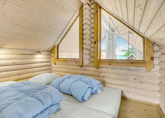 2 Bedroom Beautiful In Holiday home *