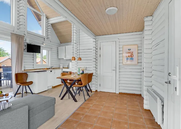 2 Bedroom Beautiful In Holiday home Tranekaer