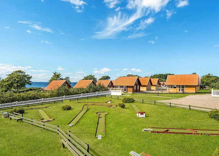 2 Bedroom Beautiful In Holiday home *