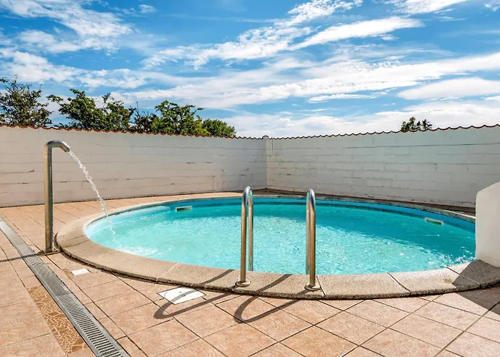 2 Bedroom Beautiful In *