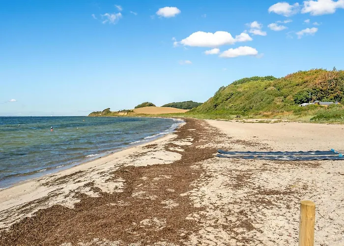 2 Bedroom Beautiful In Holiday home